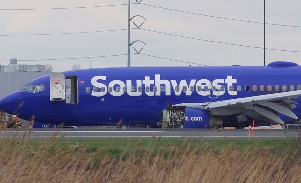 Voo da Southwest Airlines faz pouso de emergência e uma pessoa morre