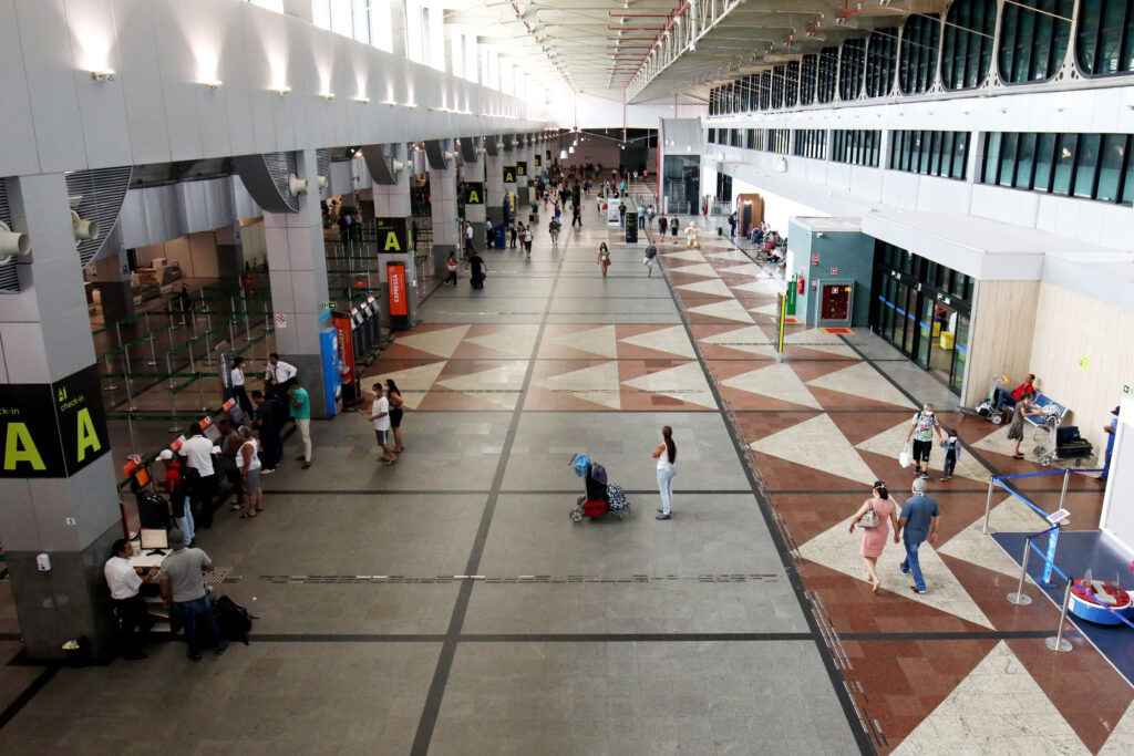 Governo do Estado e Prefeitura de Salvador iniciam testagem e vacinação contra a Covid-19 no aeroporto da capital