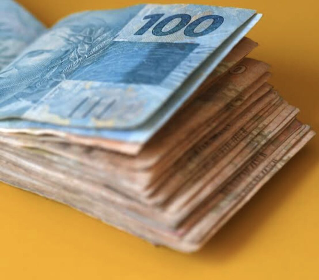 Novo salário mínimo já está valendo e chega a R$ 1.212,00