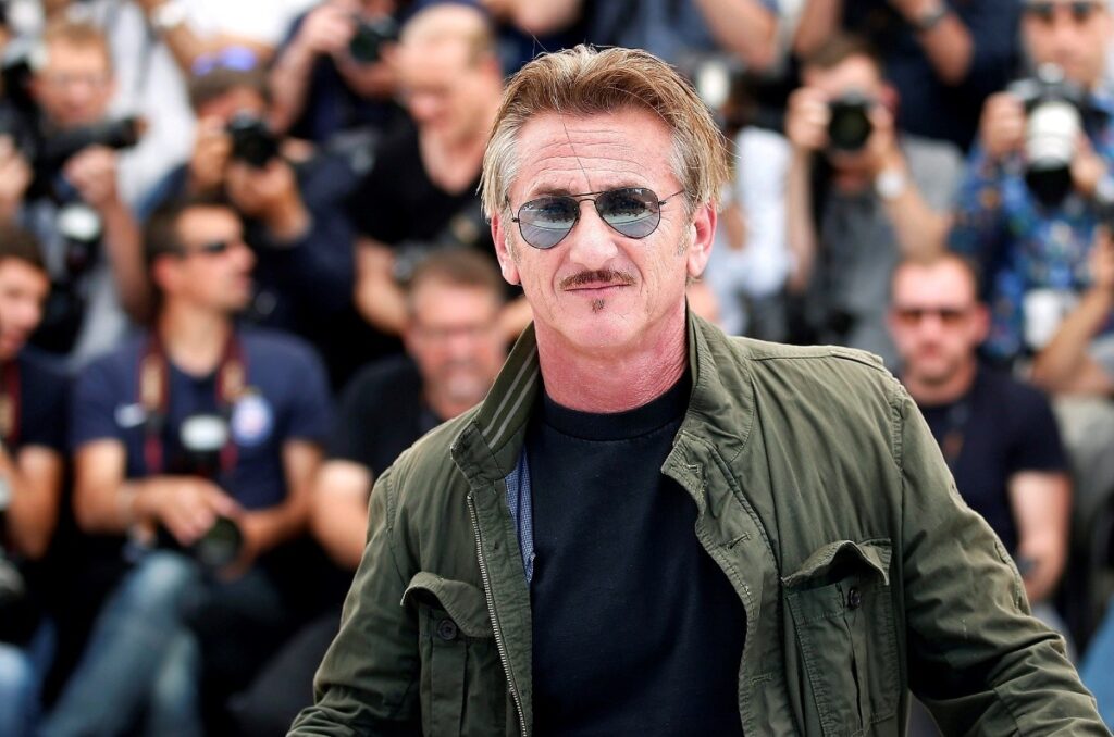 Ator Sean Penn está em Kiev para documentar guerra com a Rússia