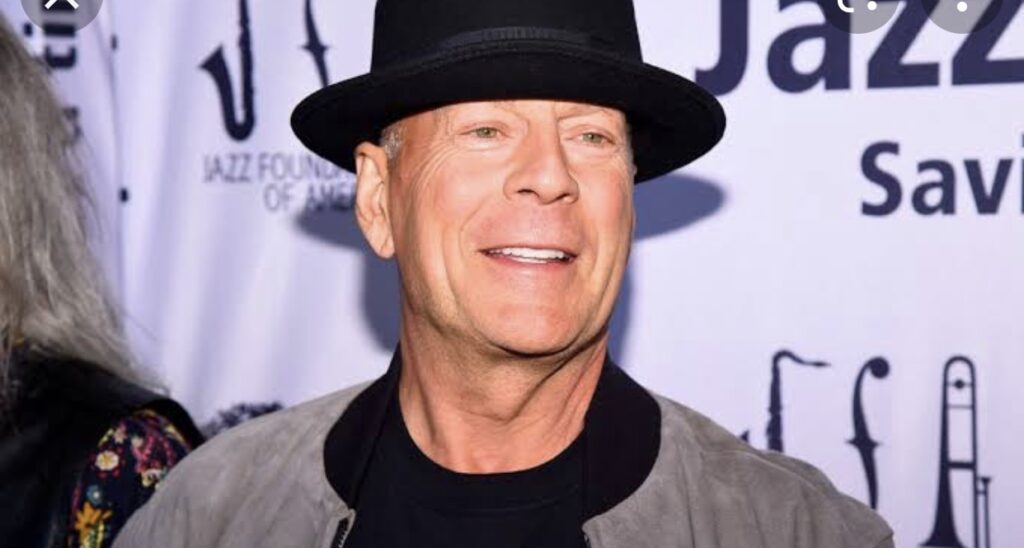 Bruce Willis se aposenta das telas por sofrer com Afasia, doença que dificulta a linguagem oral