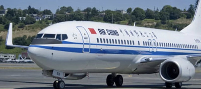 Avião da China cai com 132 pessoas a bordo