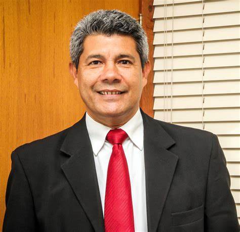 Jerônimo Rodrigues, atual Secretário de Educação da Bahia é o candidato do PT às eleições para governador em outubro