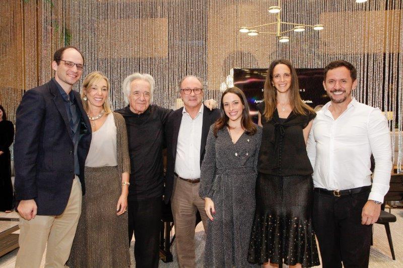 Familia Breton promove apresentaç]aoo do Maestro João Carlos Martins para convidados na Breton, em São Paulo