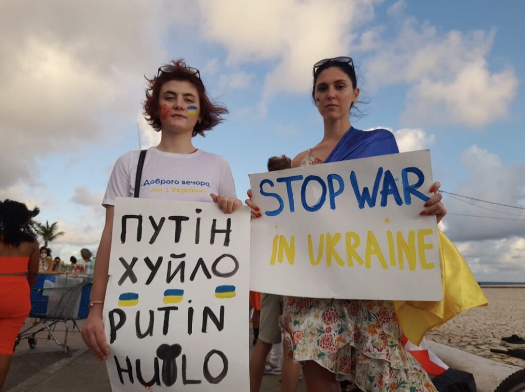 Refugiadas ucranianas fazem show na Cantina da Lua