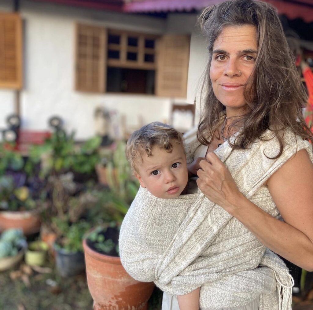 Filha da apresentadora Ana Maria Braga optou por uma vida simples no interior de São Paulo