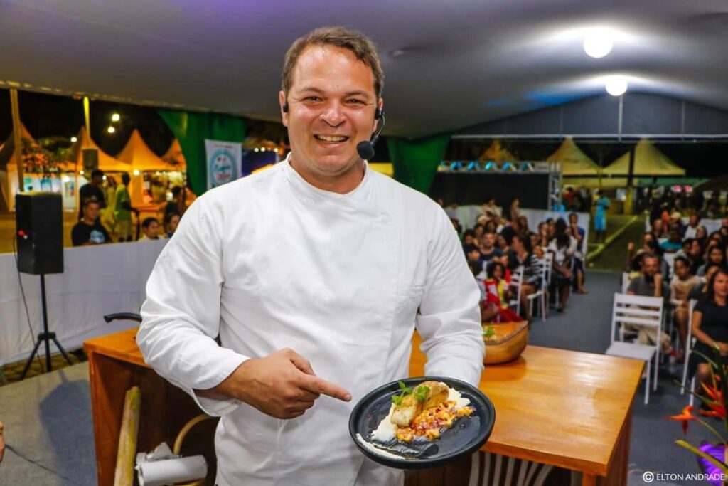 Chef baiano ministra aula show no Festival Sabores da Terra de Indaiatiba, São Paulo