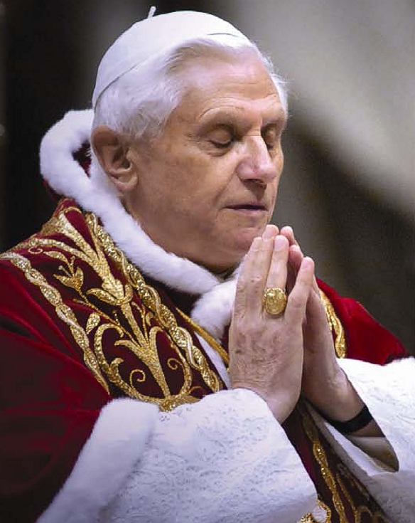 Escândalo: Bento XVI afirma em livro que padres faziam clubes gay durante em seminários