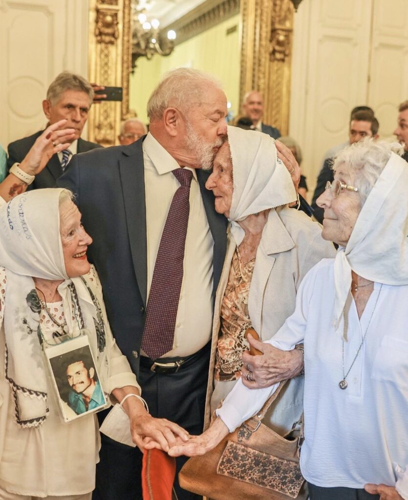 Lula se encontra na Argentina com representantes do movimento “Madres de la Plaza del Mayo”
